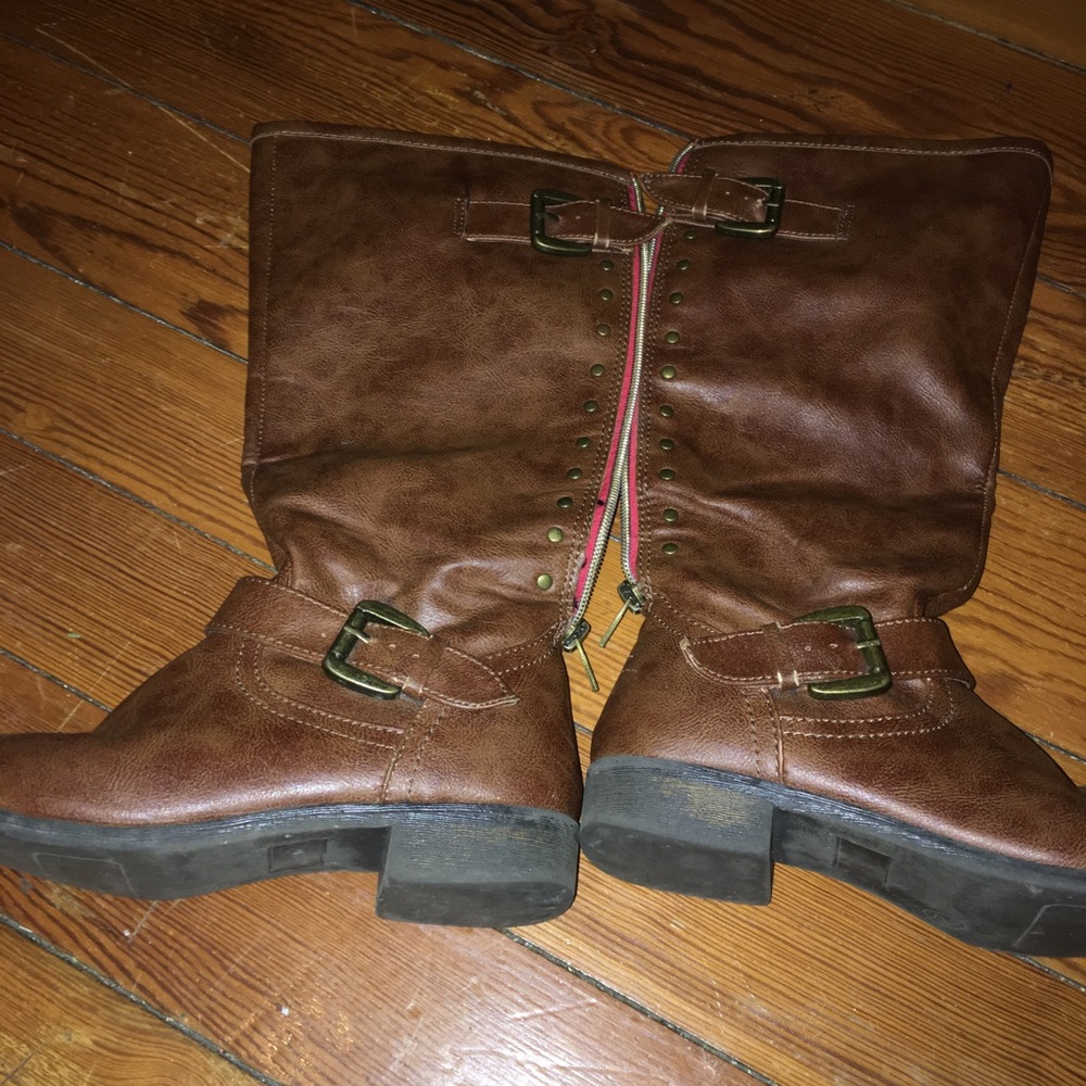 Brown boots